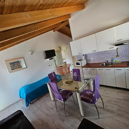 Apartment Beti *